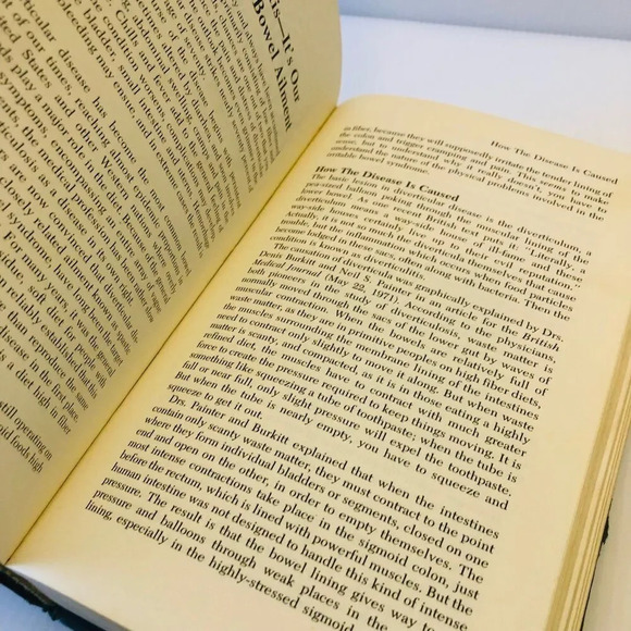 Encyclopedia of Common Diseases Hardcover – July 1, 1976 - Picture 4 of 6